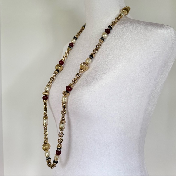 Vintage Ciner Poured Glass and Faux Pearl Necklace - Picture 6 of 15